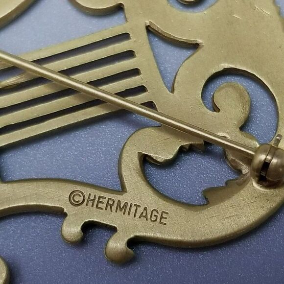 Vintage Hermitage Harp Satin Gold Tone Brooch, Signed Lapel Pin, Estate - Picture 4 of 8